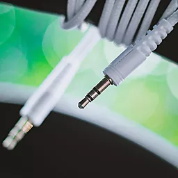 Аудио кабель XQ Xqisit AUX mini Jack 3.5 mm M/M 1.2 м Сable white - миниатюра 4