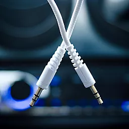 Аудио кабель XQ Xqisit AUX mini Jack 3.5 mm M/M 1.2 м Сable white - миниатюра 2