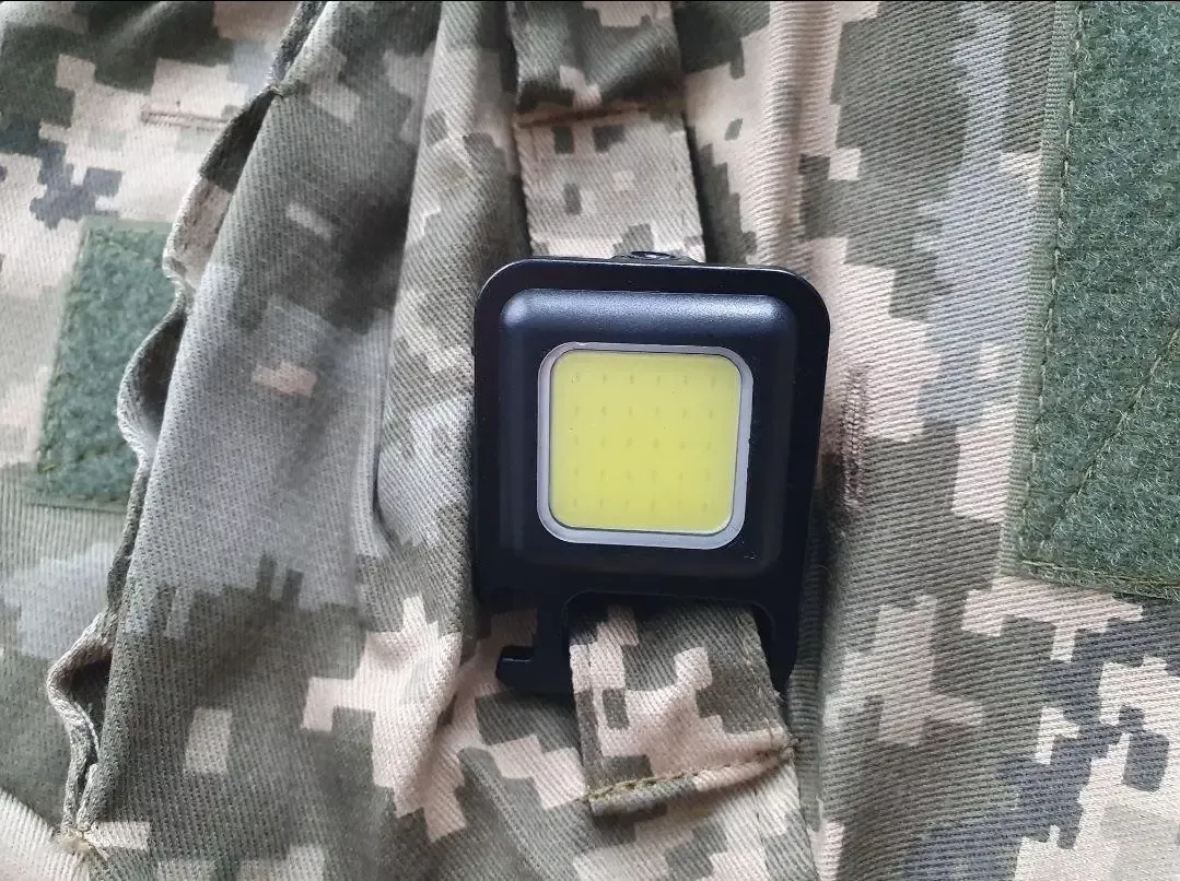 Фонарик-брелок аккумуляторный с карабином NICHOSI Portable Mini Flashlight LED - фото 6