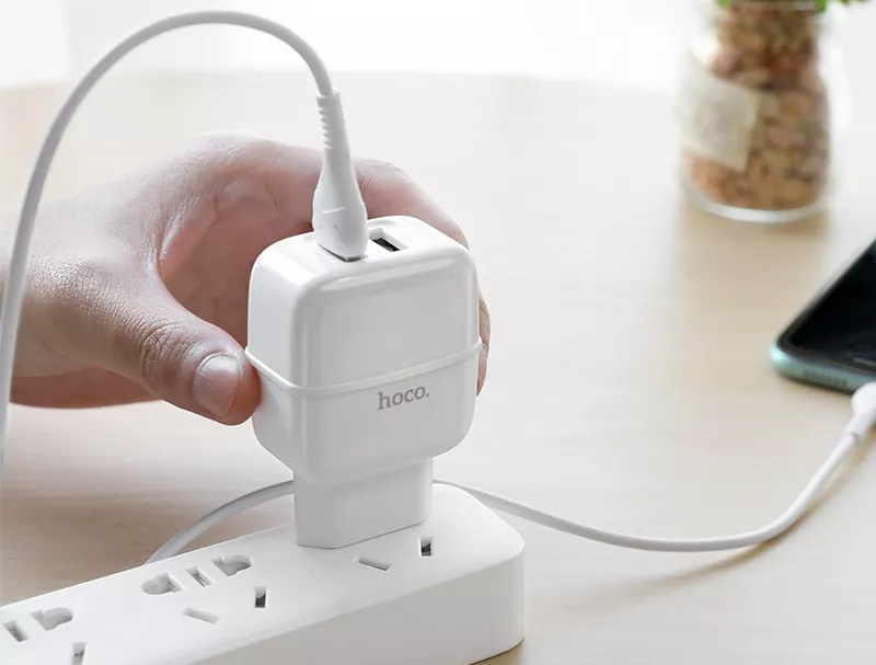 Сетевое зарядное устройство Hoco C77A 2.4a 2xUSB-A ports charger + Lightning cable white - фото 6