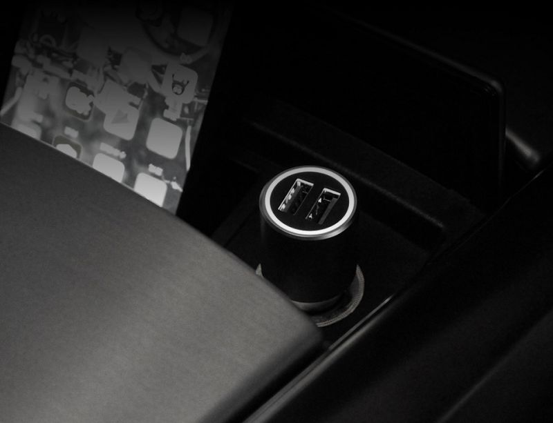Автомобильное зарядное устройство Xiaomi Mi Car Charger 2USB 2A QC3.0 Silver (XMDUCCQC30 / GDS4053CN / CZCDQ02ZM) / изоборажение №2