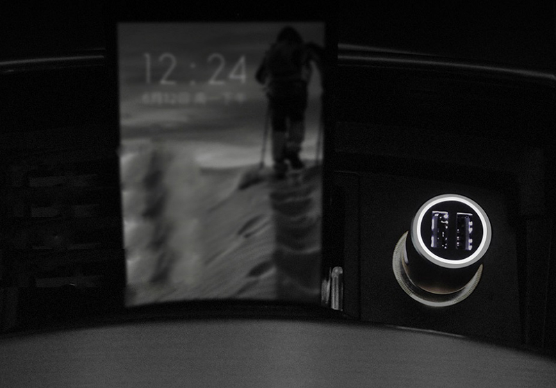 Автомобильное зарядное устройство Xiaomi Mi Car Charger 2USB 2A QC3.0 Silver (XMDUCCQC30 / GDS4053CN / CZCDQ02ZM) / изоборажение №1