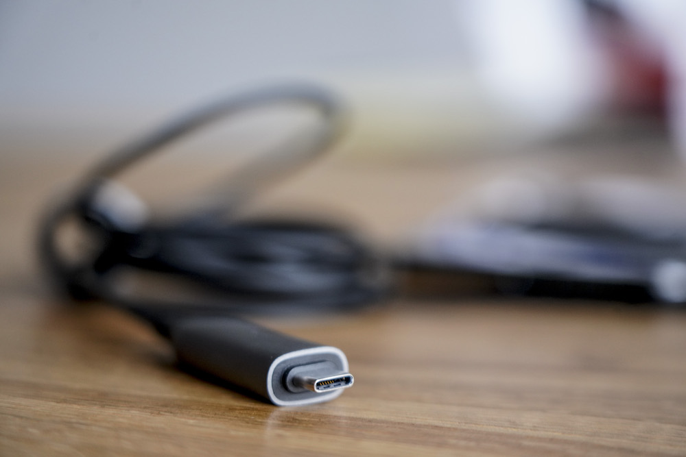 Бездротовий (індукційний) зарядний пристрій з підтримкою швидкої зарядки Satechi USB-C Magnetic Wireless Charging for iPhone 12/12Pro Grey / зображення №5